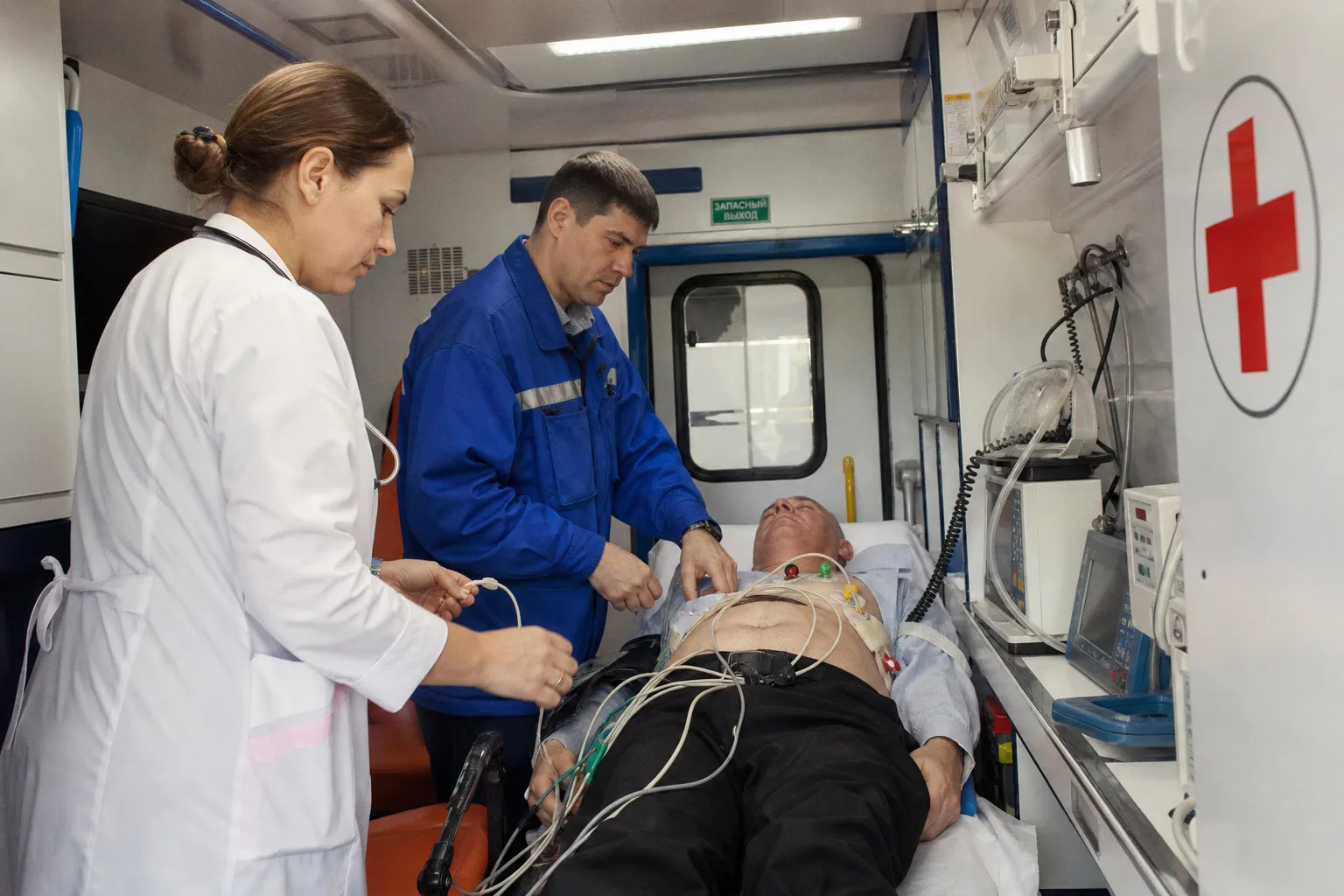 Жители станицы Ессентукской прошли обследование сердца и легких в мобильном комплексе